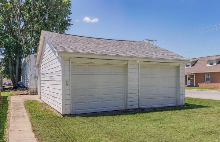 Property Photo:  1400 E Walnut Street  IN 47714 