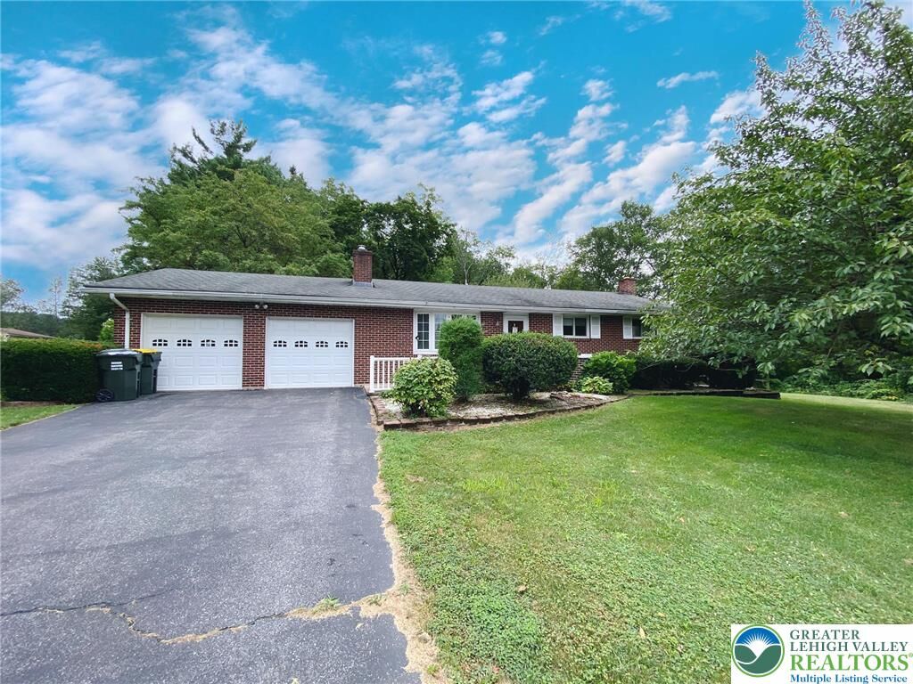 Property Photo:  1522 Clearfield Road  PA 18091