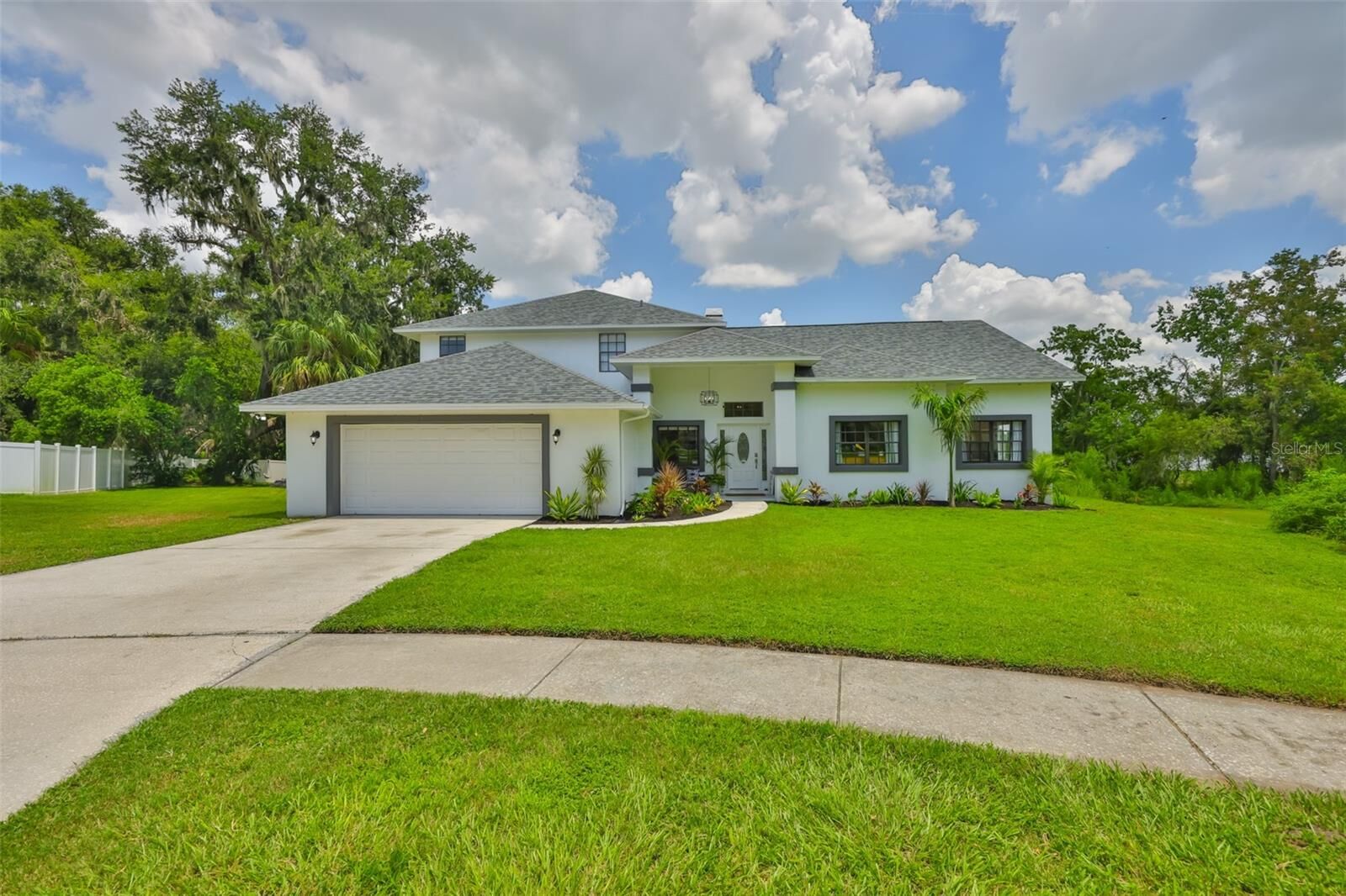 Property Photo: 712 Sportsman Park Drive FL 33584