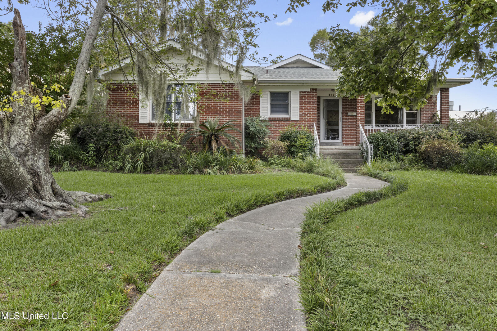 Property Photo: 487 Oaklawn Place MS 39530