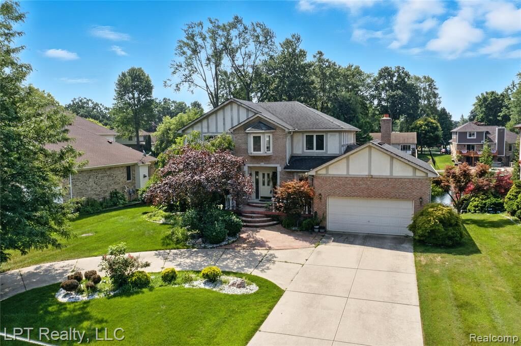 Property Photo:  1142 E South Boulevard  MI 48085 1064 