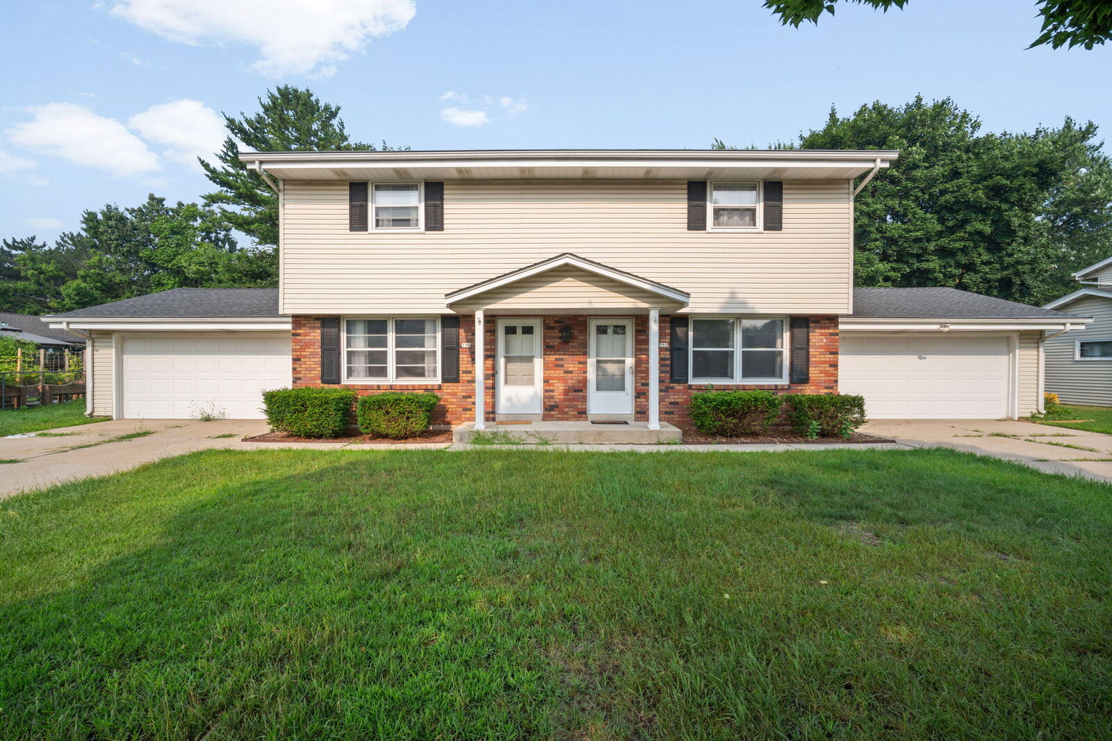 Property Photo:  752 Imperial Ct  WI 53095 