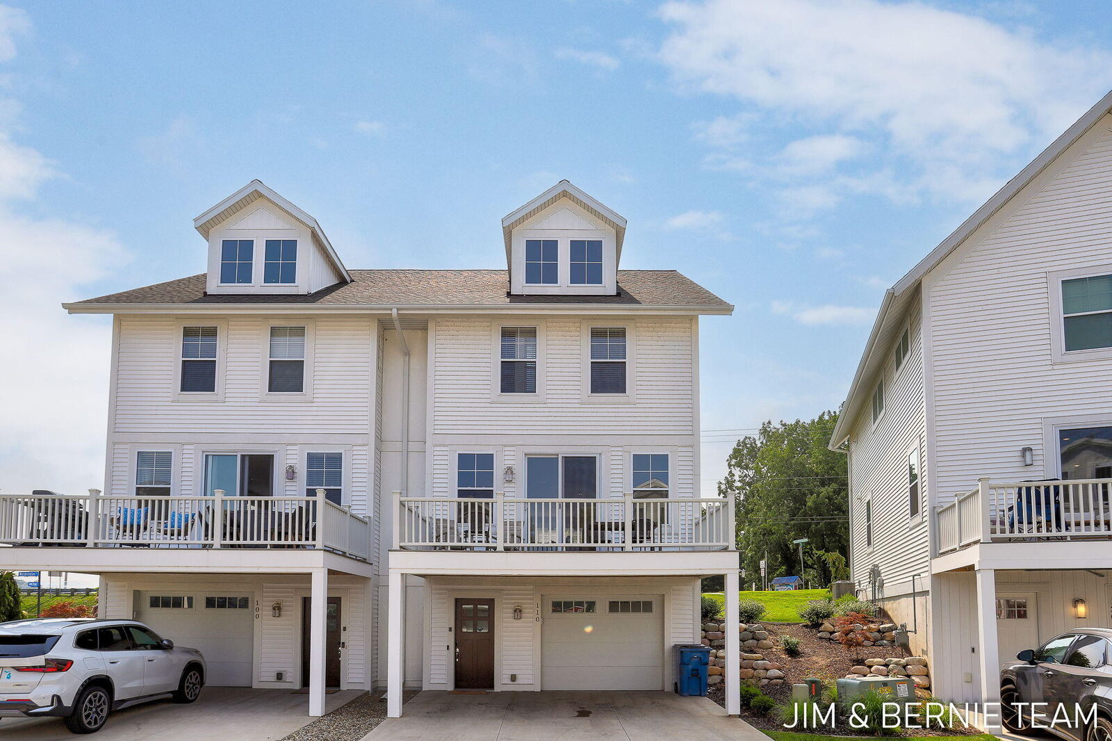 Property Photo:  110 Keewatin Court  MI 49406 