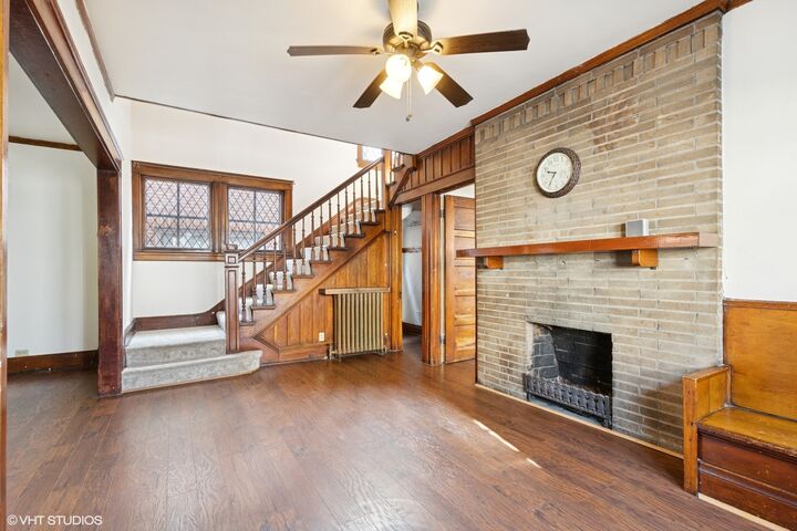 Property Photo: 724 Foster Street IL 60201