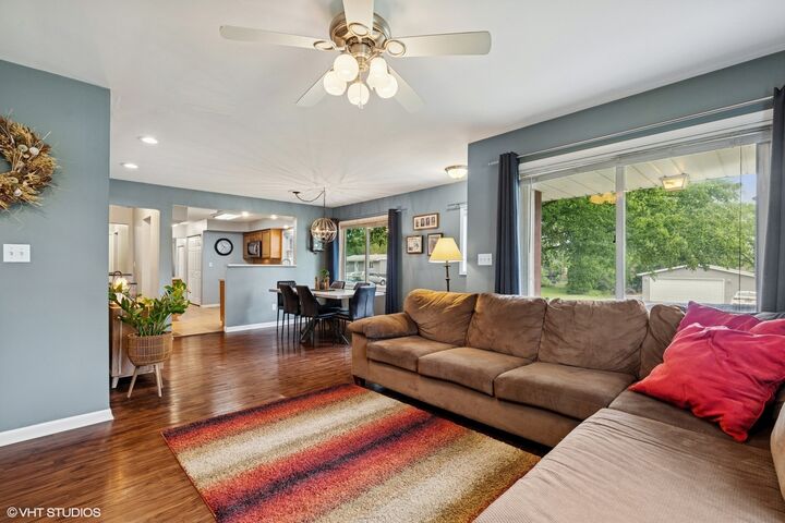 Property Photo: 1511 Lakeland Avenue IL 60050