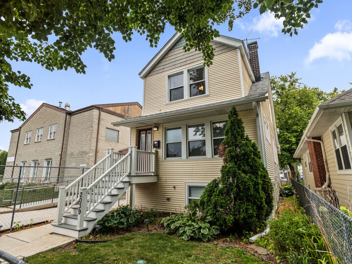 Property Photo:  2039 Brown Avenue  IL 60201 