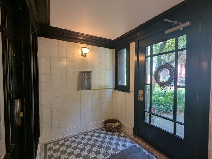 Property Photo:  1343 W Greenleaf Avenue 3  IL 60626 