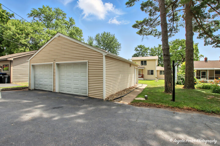 Property Photo:  312 Country Club Drive  IL 60050 