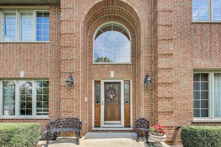 Property Photo: 913 S Dryden Place IL 60005