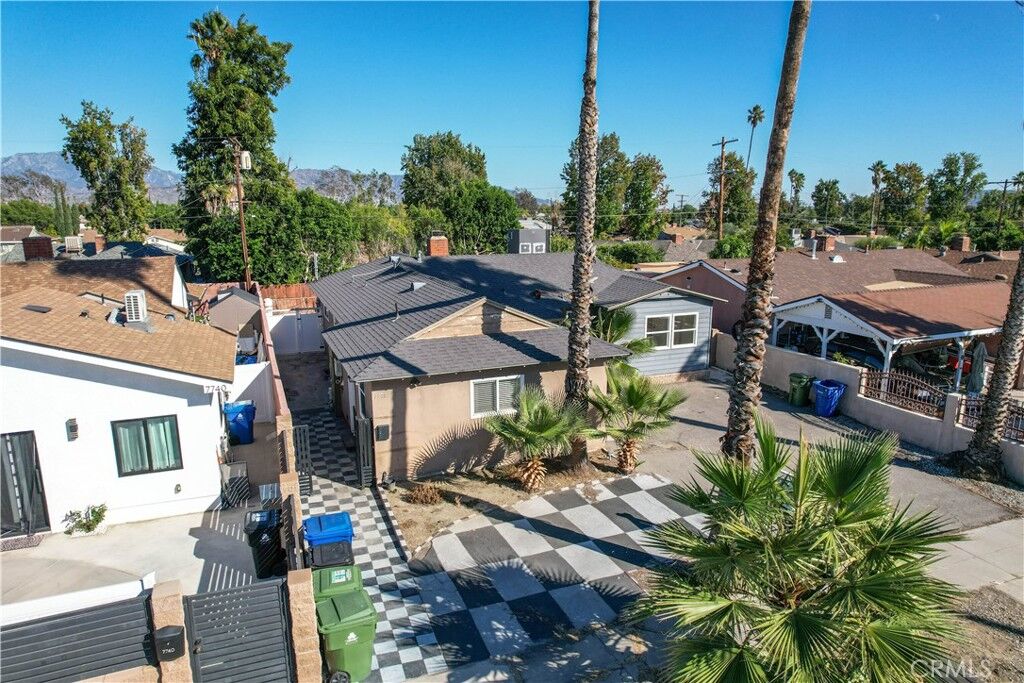 Property Photo:  7736 Bellaire Avenue  CA 91605 