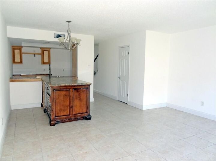 Property Photo: 1600 Marseille Drive 31 LA 70068