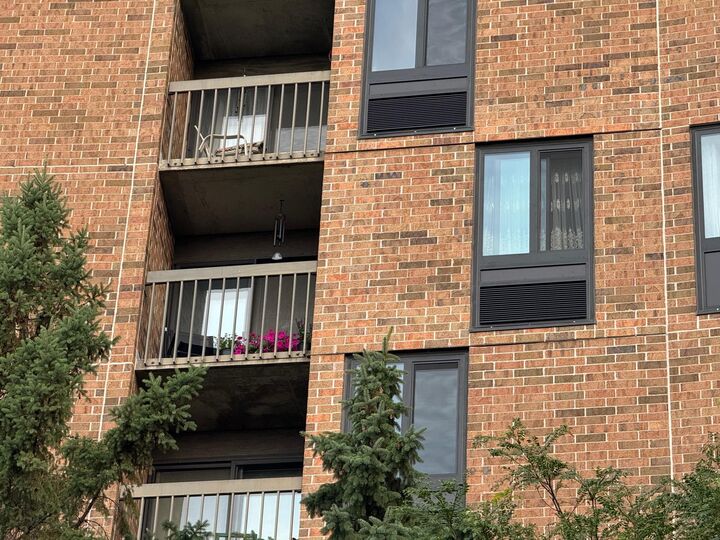 Property Photo: 1181 Edgcumbe Road 714 MN 55105