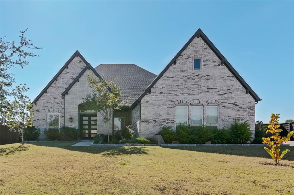 Property Photo: 619 Stonehollow Drive TX 76208