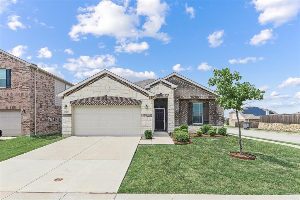Property Photo:  1641 Vernon Drive  TX 76227 