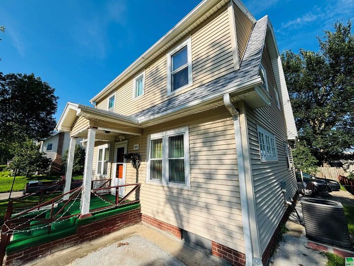 Property Photo:  1922 Douglas St  IA 51104 