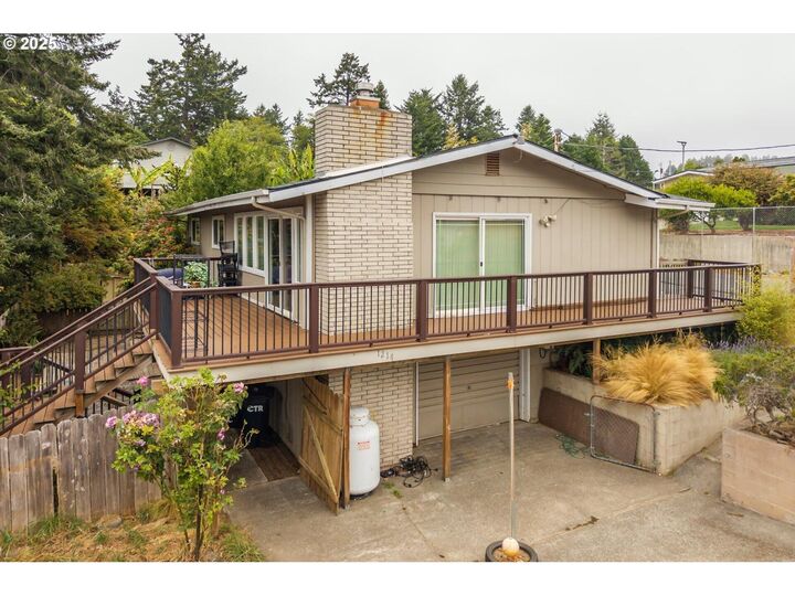 Property Photo:  1214 Ransom Avenue  OR 97415 