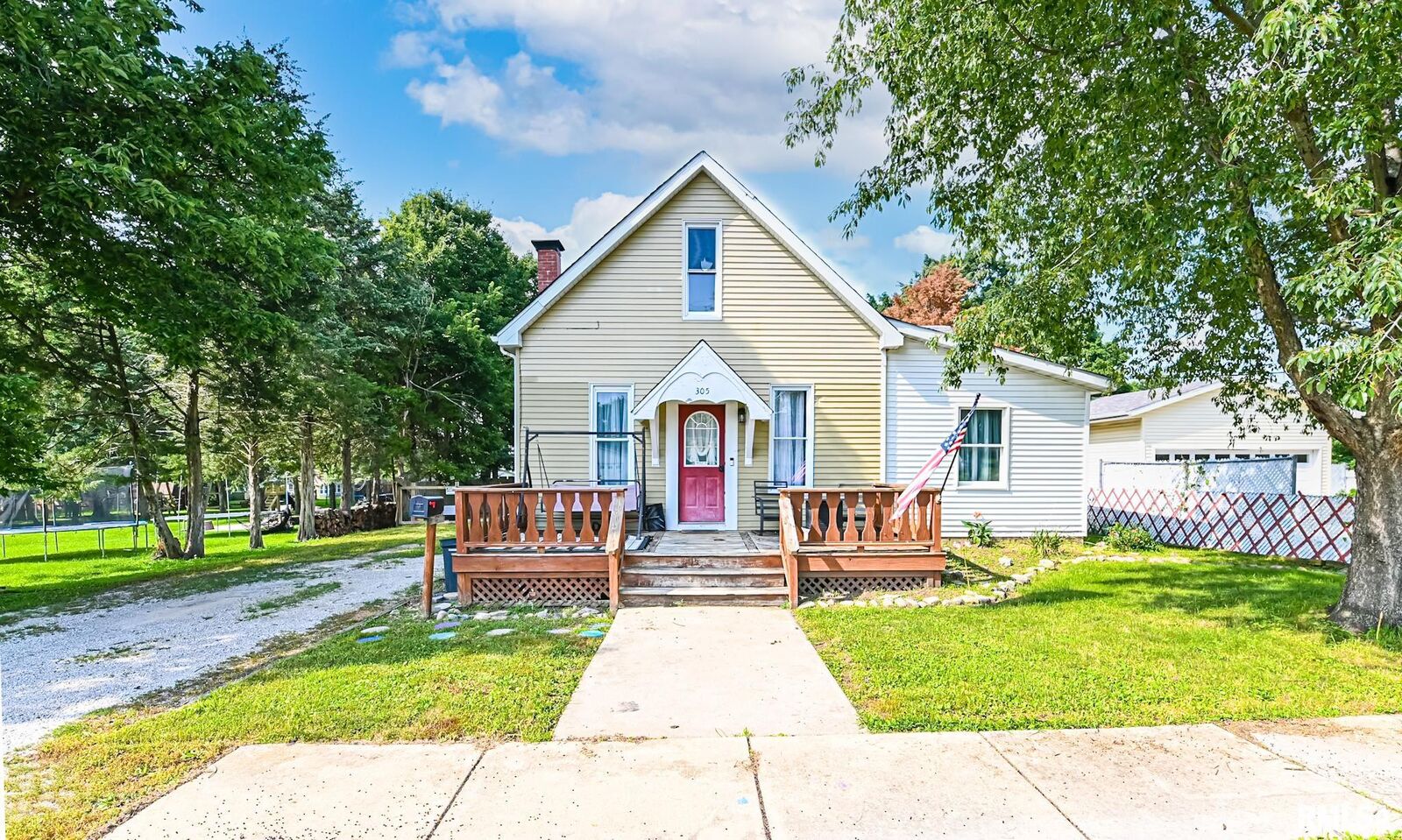 Property Photo: 305 W Hill Street IL 61530