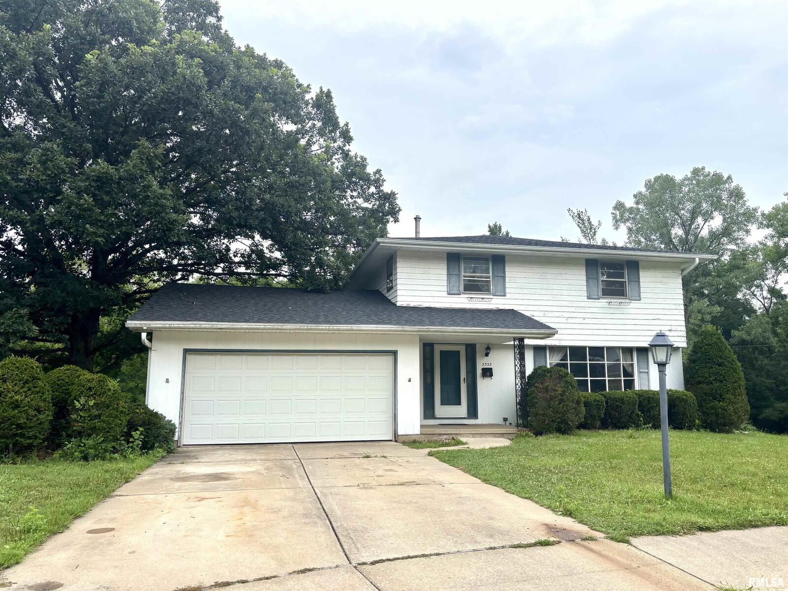 Property Photo:  2332 W Riviera Drive  IL 61614 