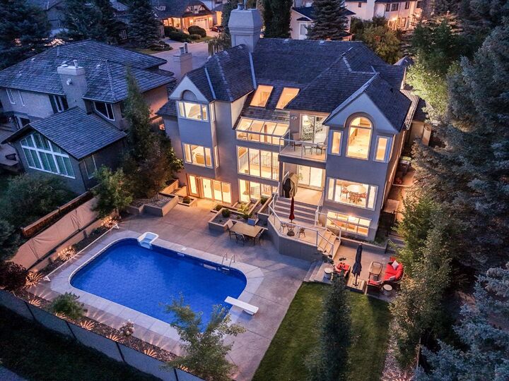 Property Photo: 42 Woodhaven Crescent SW AB T2W 5S3