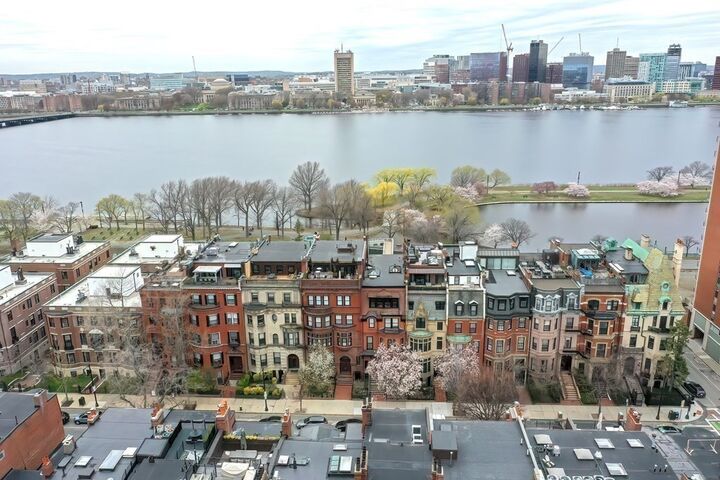 Property Photo:  346 Beacon St 1  MA 02116 