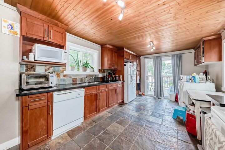 Property Photo: 116 9 Avenue NE AB T2E 0V2