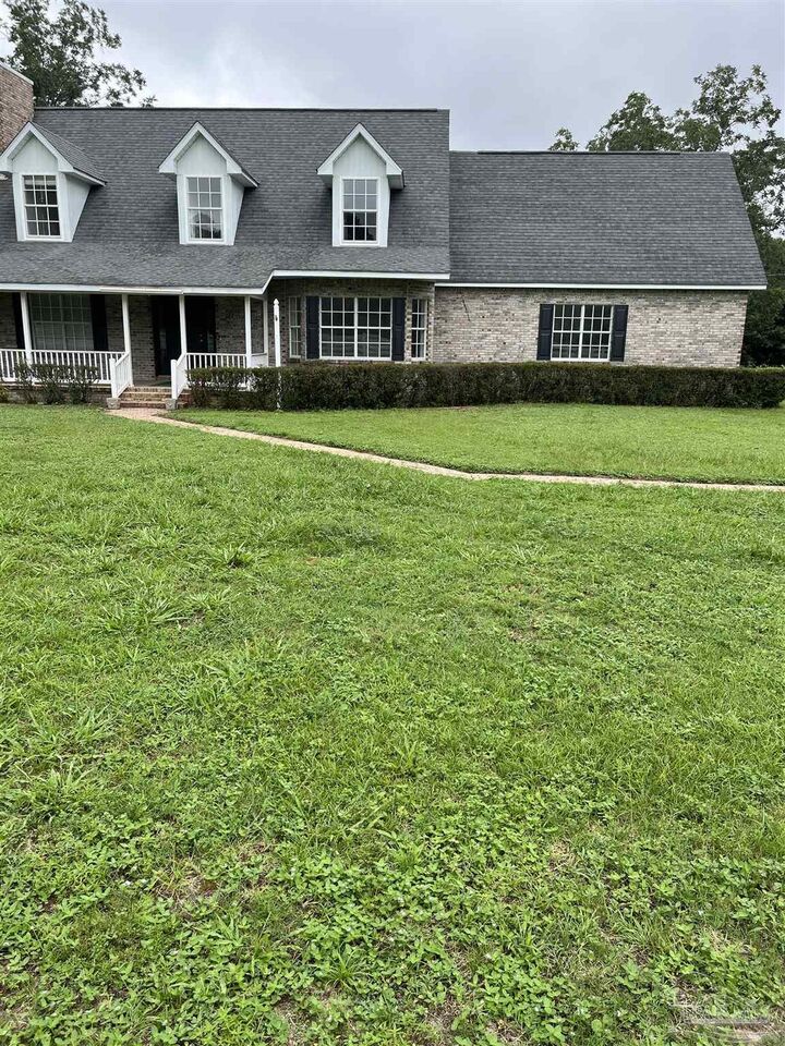 Property Photo: 3135 Hwy 196 FL 32533