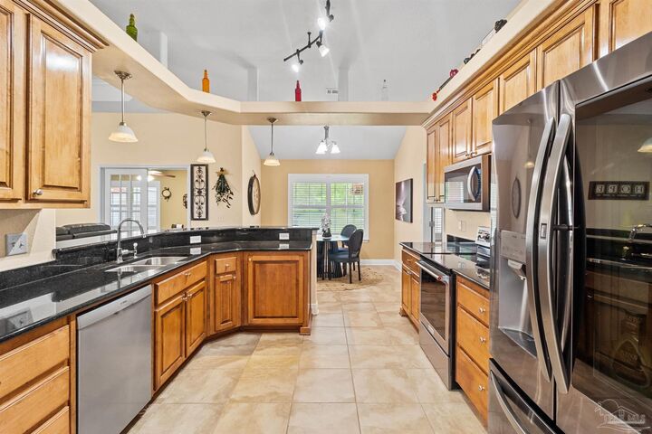 Property Photo: 4633 Nichols Creek Rd FL 32583