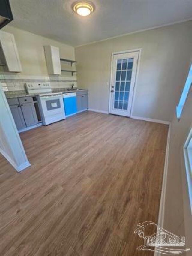 Property Photo: 3108 N G St FL 32501