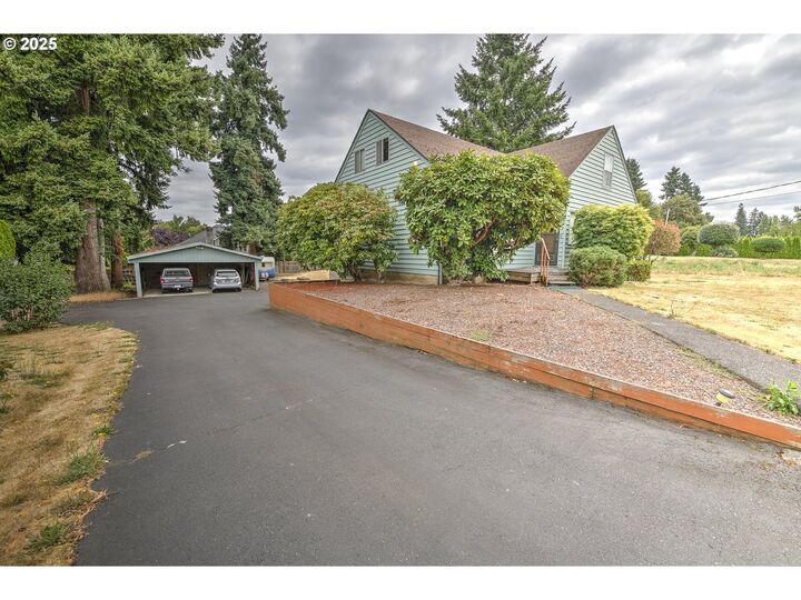 Property Photo: 9017 NW 21st Ave WA 98665