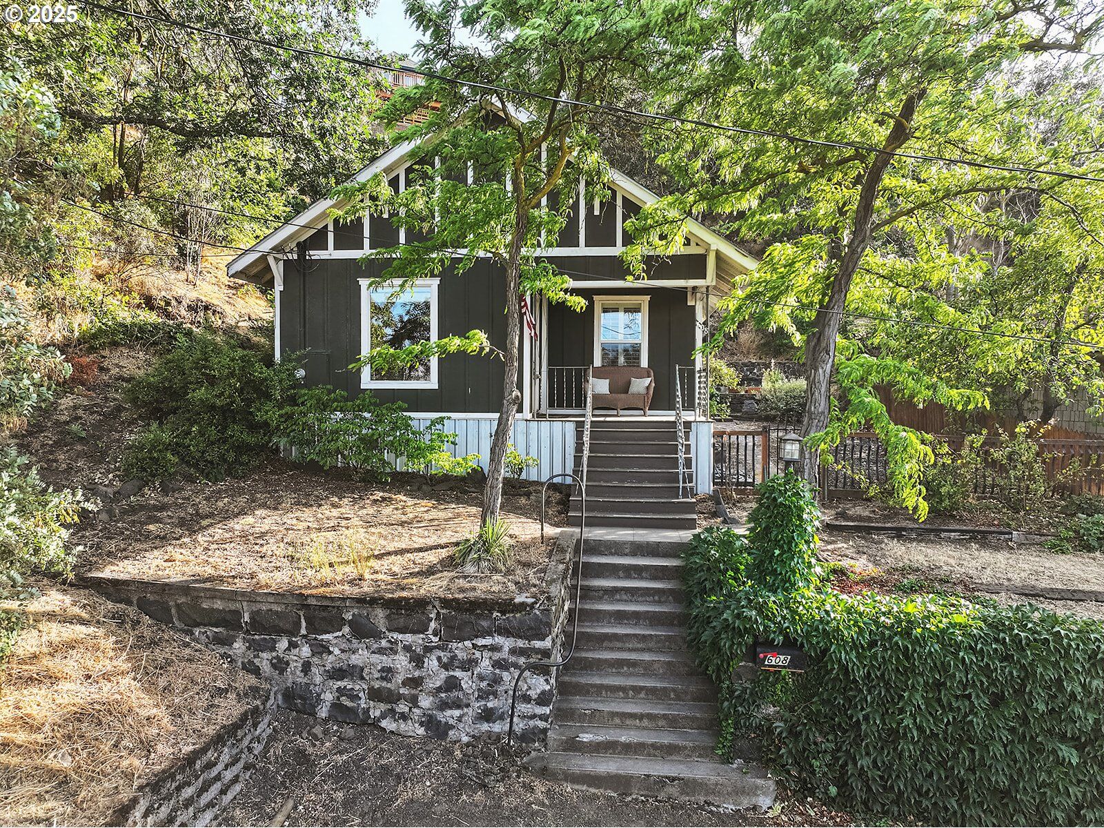 Property Photo:  608 E 4th St  OR 97058 
