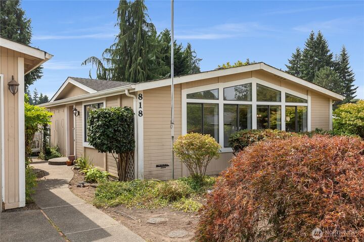 Property Photo: 818 243rd St SW WA 98021