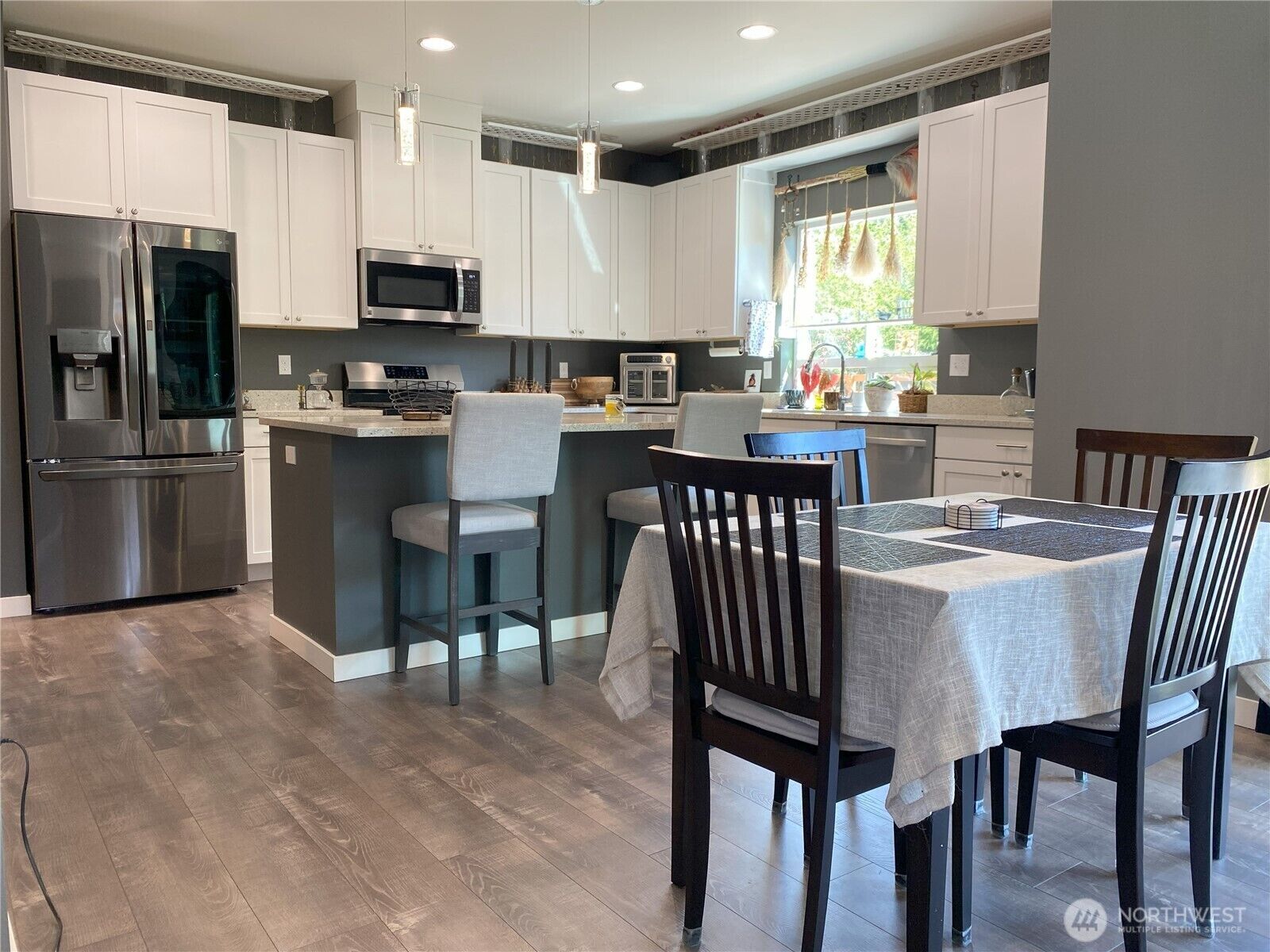Property Photo: 1428 Rook Dr WA 98362