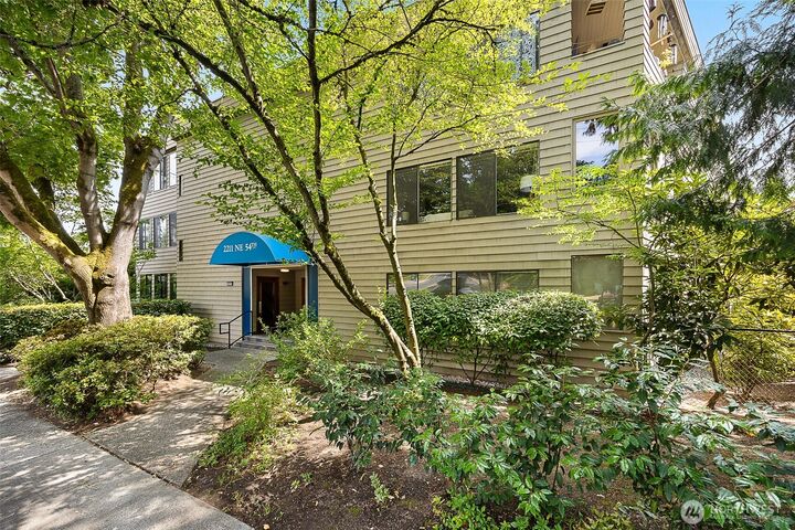 Property Photo: 2211 NE 54th Street 1C WA 98105
