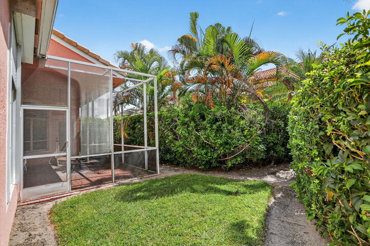 Property Photo: 23421 Torre Circle FL 33433
