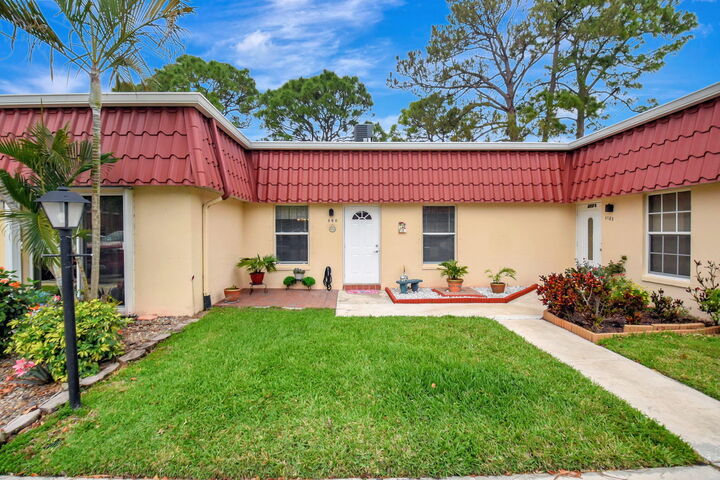 Property Photo:  860 Worcester Lane  FL 33467 