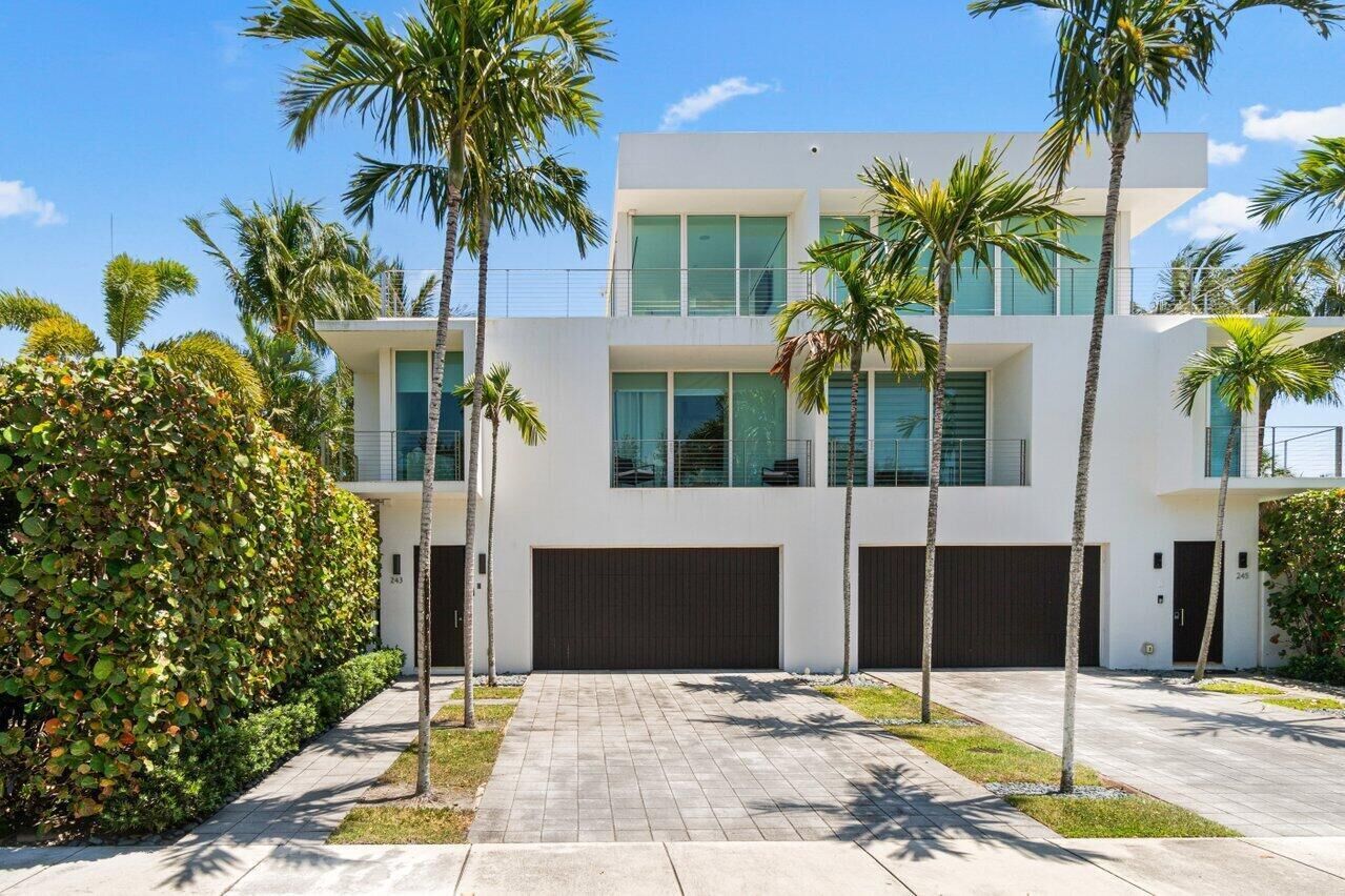 Property Photo: 243 Venetian Drive FL 33483