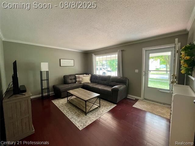 Property Photo:  709 Hollybrook Drive  MI 48642 