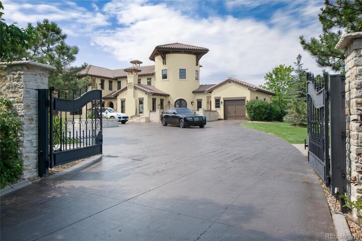 Property Photo:  8417 High Ridge Court  CO 80108 