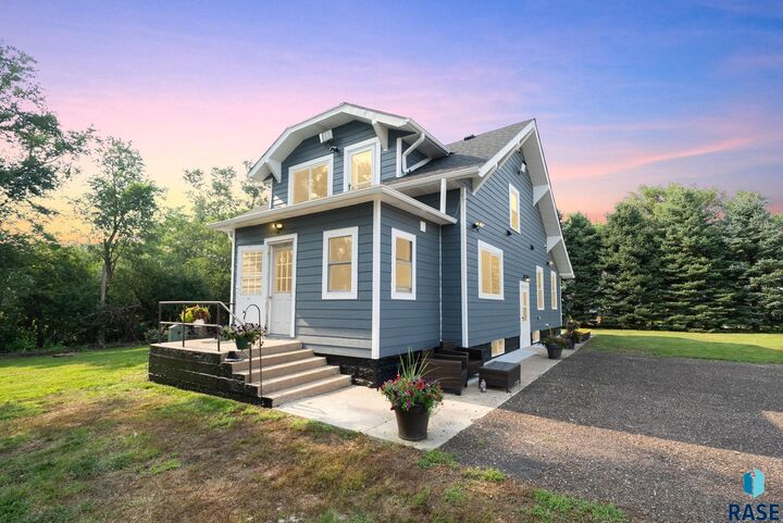Property Photo: 111 Maple St SD 57047