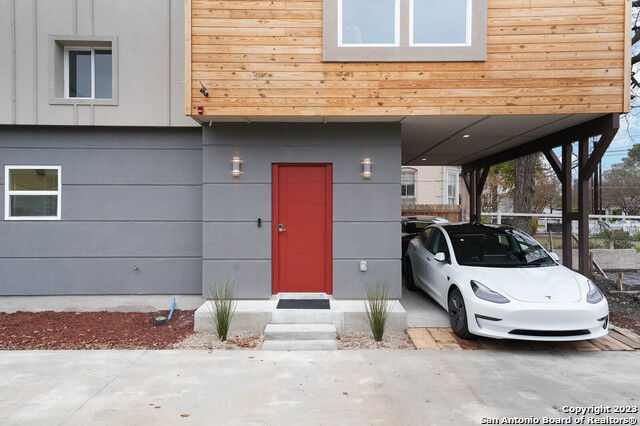 Property Photo: 603 W Euclid Ave 2 TX 78212