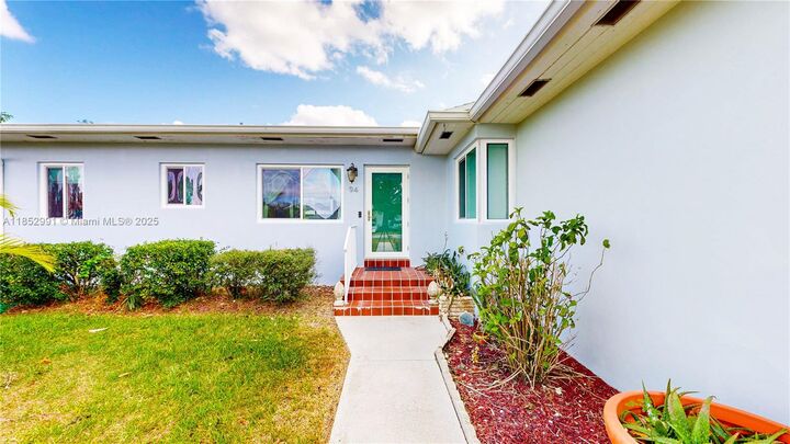 Property Photo: 94 NE 17th St FL 33030