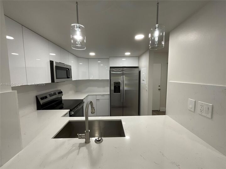 Property Photo: 11281 SW 88th St 215K FL 33176