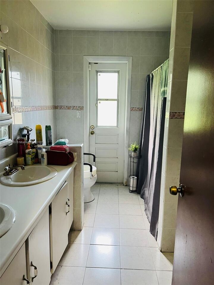 Property Photo: