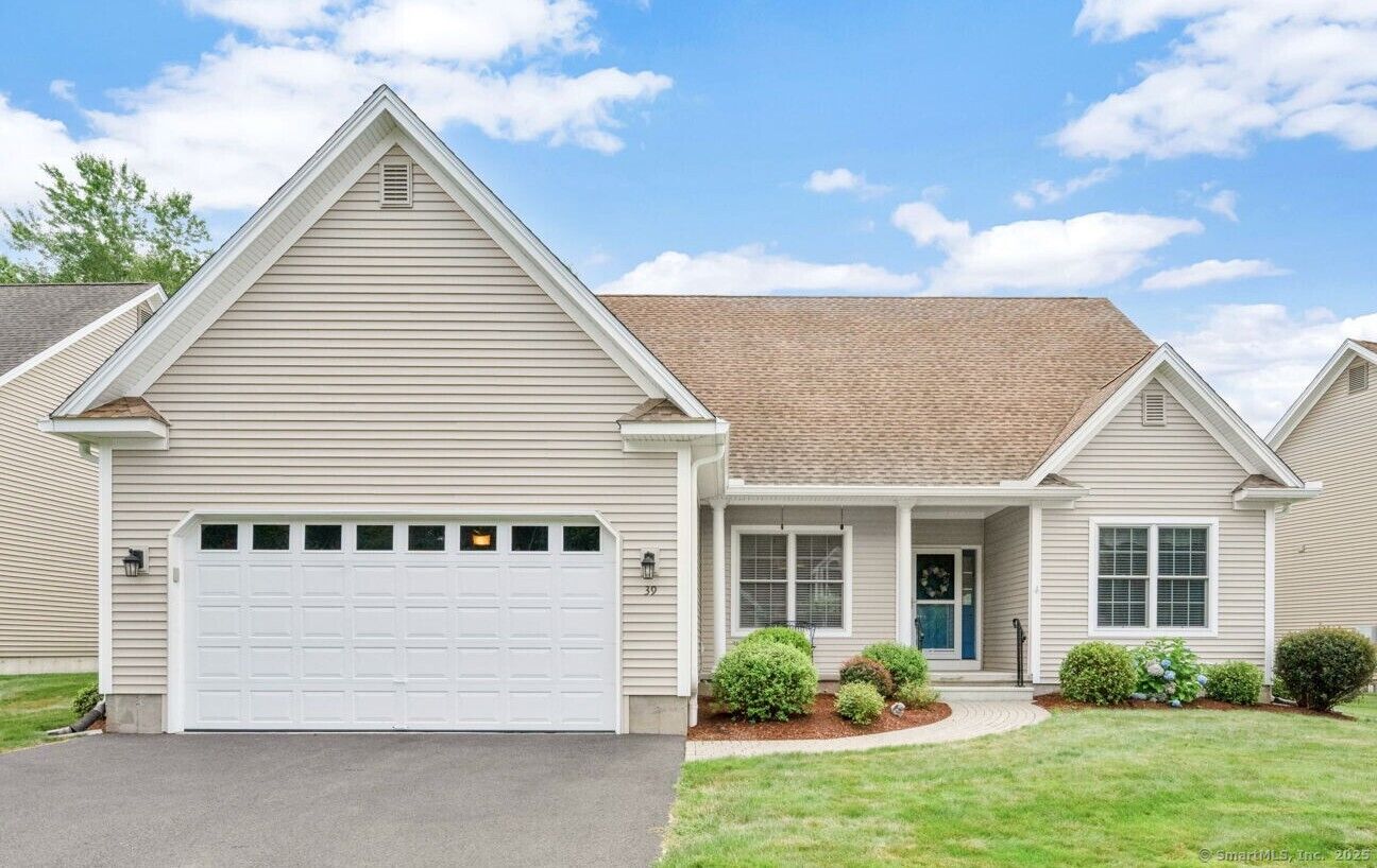 Property Photo: 39 Tanglewood Drive 39 CT 06071