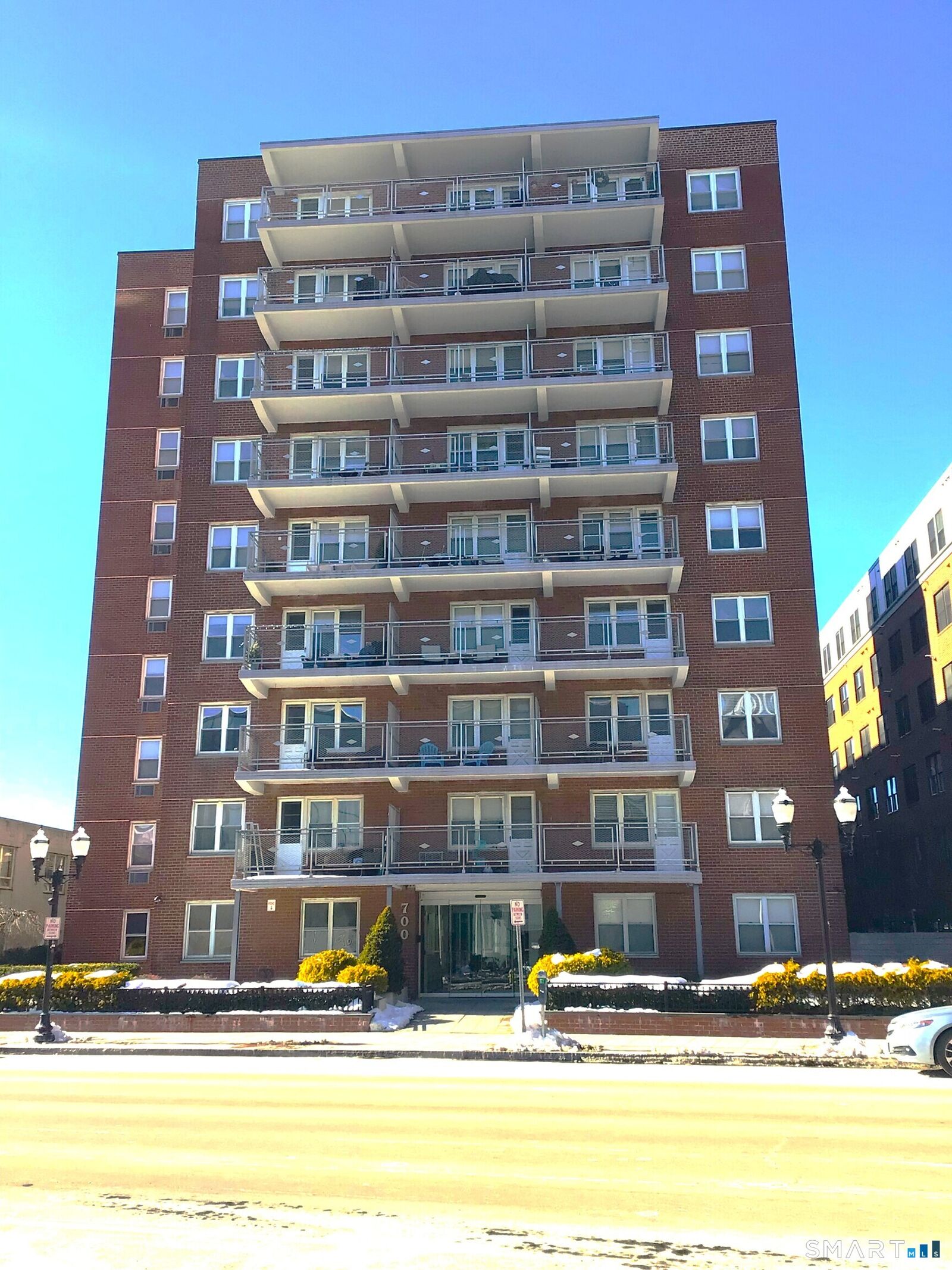 Property Photo:  700 Summer Street Apt 4L  CT 06901 