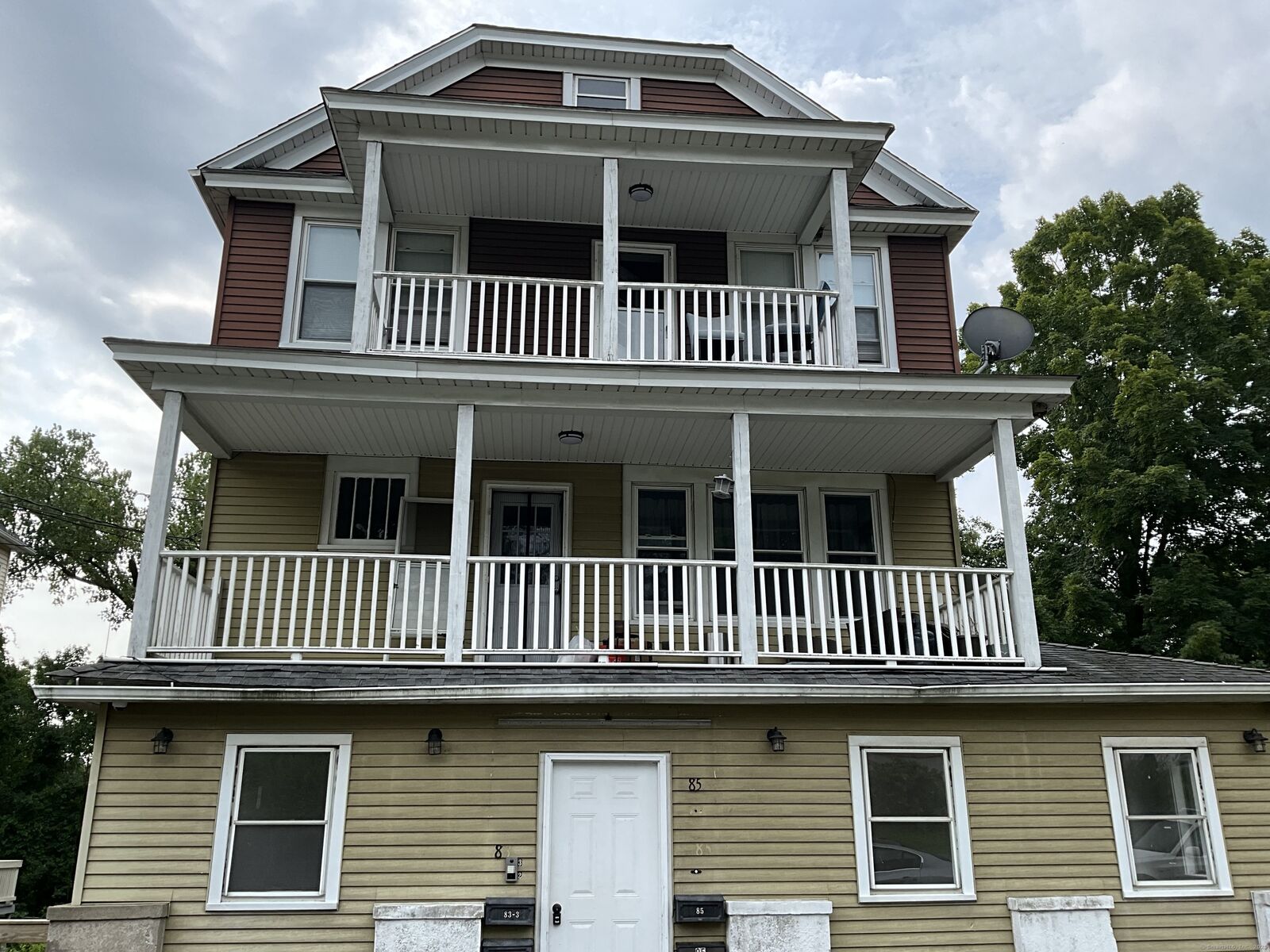Property Photo:  83 Vernon Street  CT 06708 