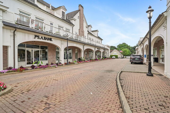 Property Photo:  1189 Post Road 2B  CT 06824 