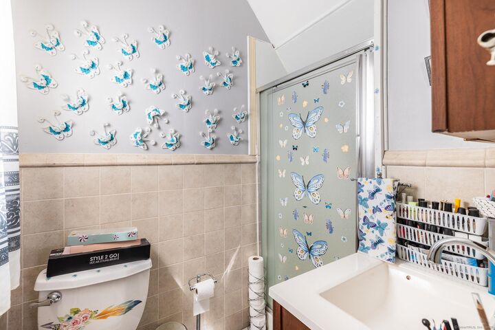 Property Photo:  125 Oak Avenue  CT 06484 