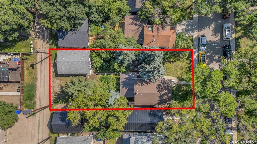 Property Photo: 118 28th Street W SK S7L 0K2
