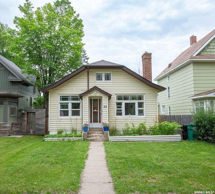 314 E Avenue N  Saskatoon SK S7L 1R8 photo